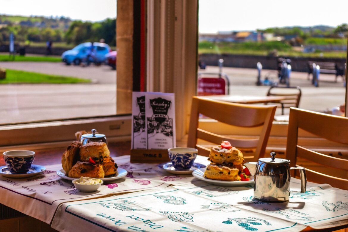 The British Tradition of Afternoon Tea: A Complete Essex Guide - ilustracja artykulu